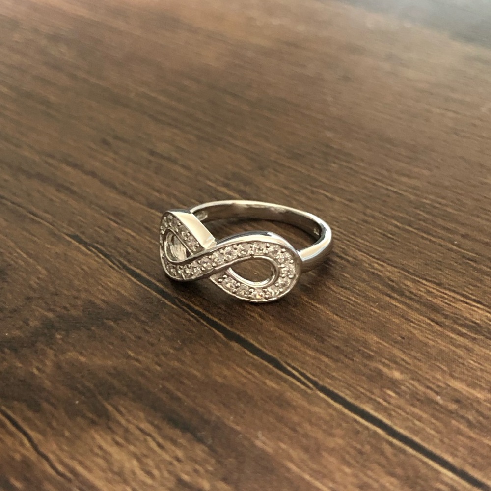 ✨3/$15✨ NEW Jeweled Infinity Ring